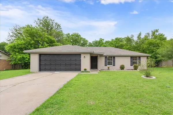 329 Applewood Lane, Hewitt, TX 76643
