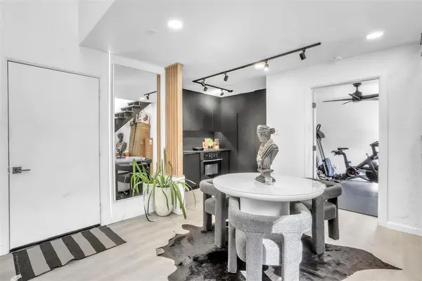 9821 Walnut Street #K203, Dallas, TX 75243