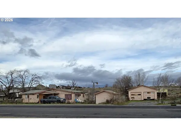 120 W THEATER LN, Hermiston, OR 97838