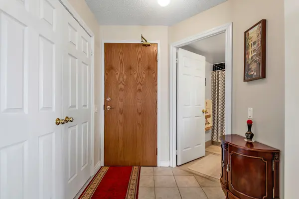 1720 Eglinton AVE E #813, Toronto C13, ON M4A 2X8