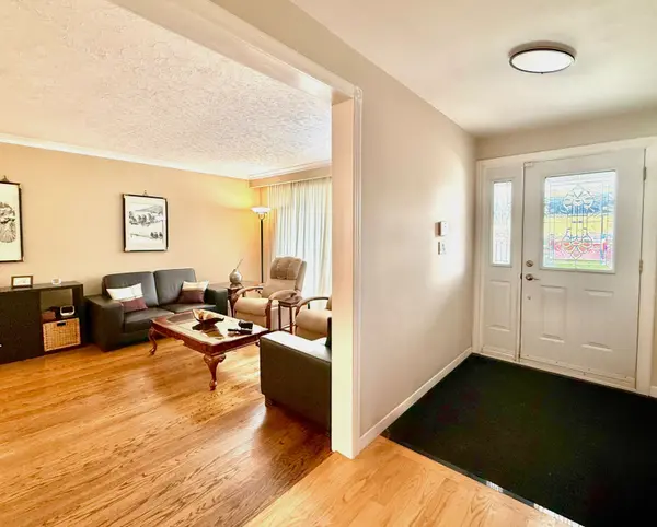 43 Appian DR, Toronto C15, ON M2J 2P8