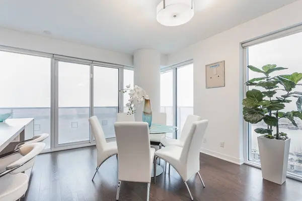 88 Harbour ST #6410, Toronto C01, ON M5J 1B7