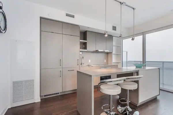 88 Harbour ST #6410, Toronto C01, ON M5J 1B7