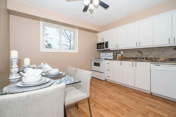 730 Cedar ST #3, Oshawa, ON L1H 4M6