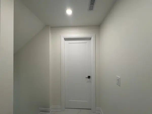 5 Whistling Hills DR #Lower, Toronto E07, ON M1V 2B6