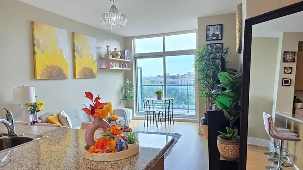 18 Harding BLVD #PH207, Richmond Hill, ON L4C 0T3