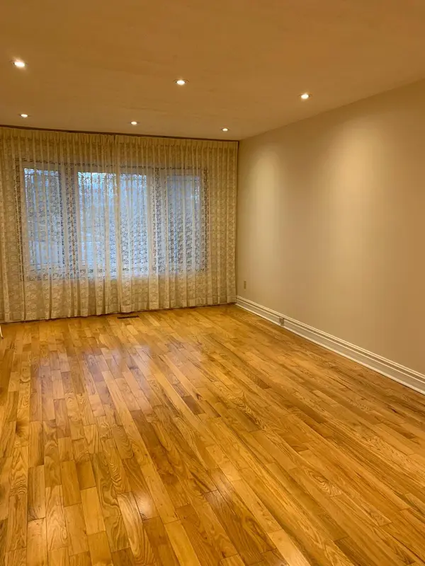 505 London RD, Newmarket, ON L3Y 6E4