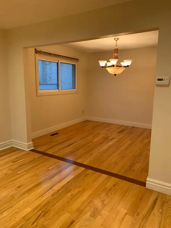 505 London RD, Newmarket, ON L3Y 6E4