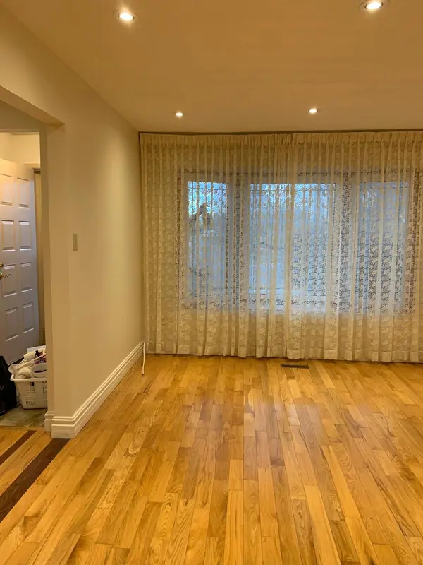 505 London RD, Newmarket, ON L3Y 6E4