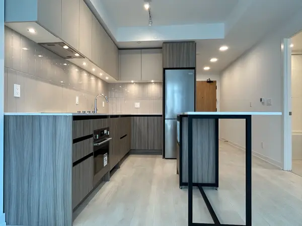 7950 Bathurst ST #B802, Vaughan, ON L4J 0B8