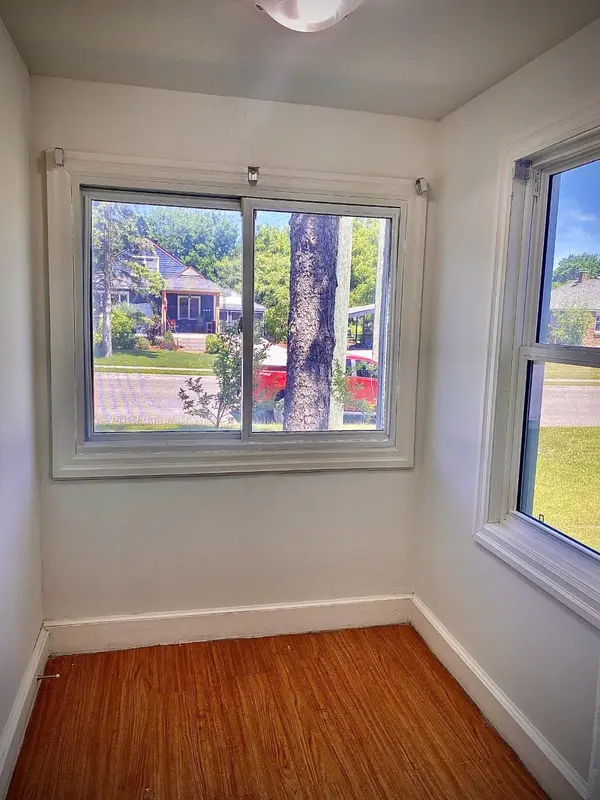 39 Donald ST, Barrie, ON L4N 1E4