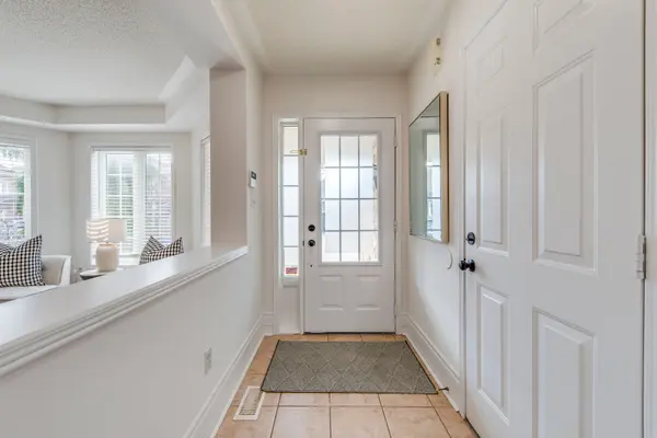 5811 Page CRES, Burlington, ON L7L 7N9