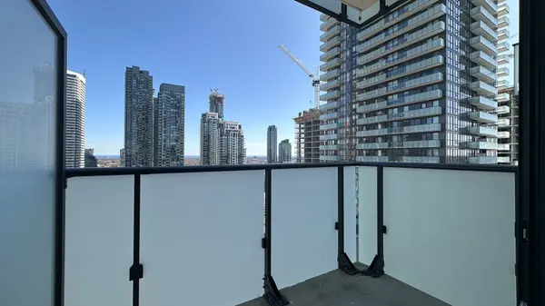 430 Square One DR #1305, Mississauga, ON L5B 0L6