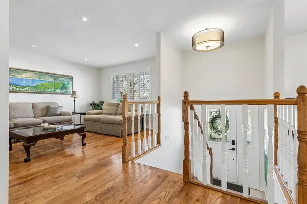 1326 Roxborough CRES, Burlington, ON L7M 1W9