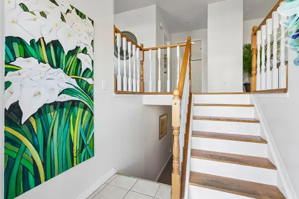 1326 Roxborough CRES, Burlington, ON L7M 1W9