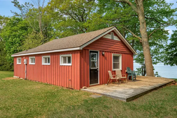 27 Thrush LN, Prince Edward County, ON K0K 2T0