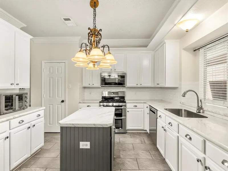 7121 Raintree Way, Denton, TX 76210