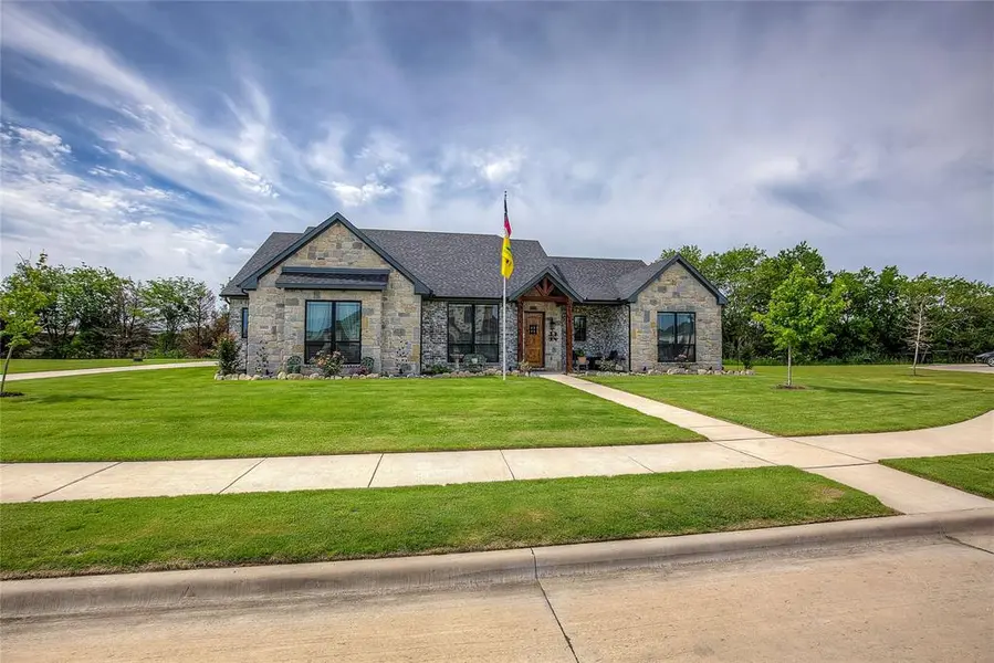 1025 Sinopa Street, Caddo Mills, TX 75135