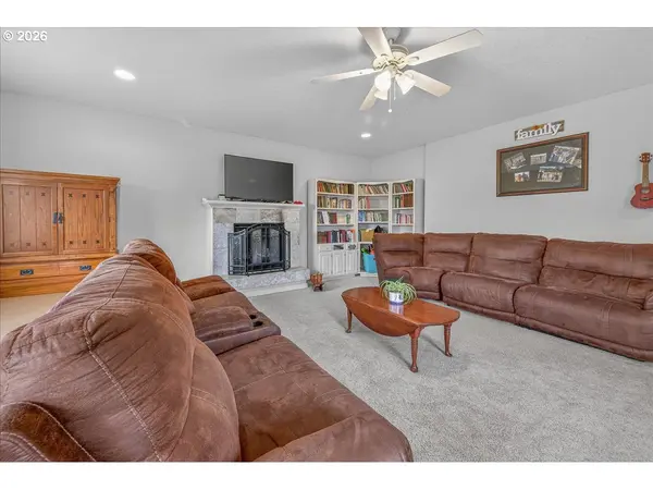 1645 3rd ST, Columbia City, OR 97018