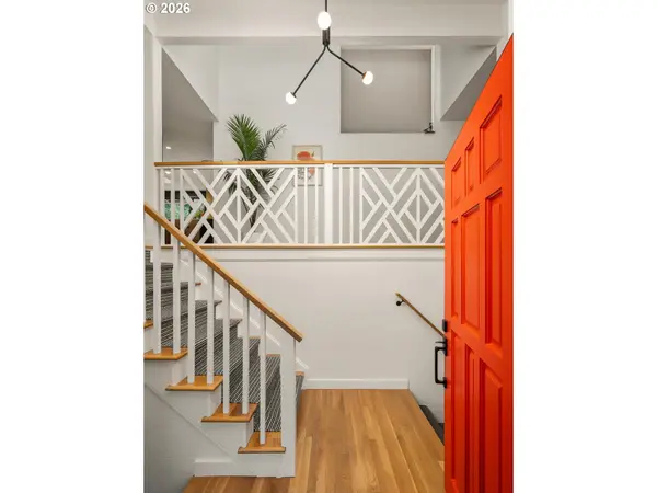 5745 SW GAINES CT, Portland, OR 97221