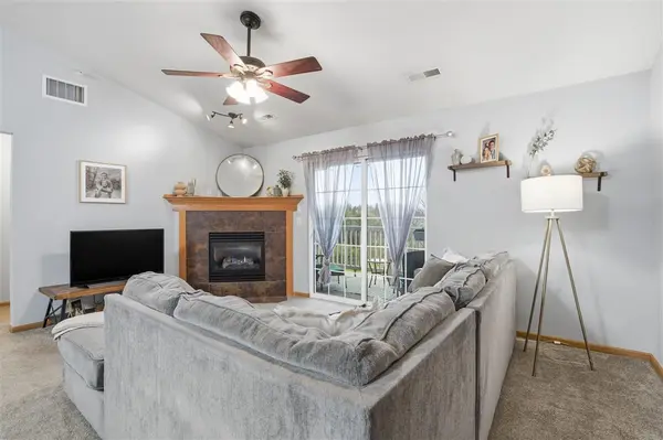 900 Rachael St #302, North Liberty, IA 52317