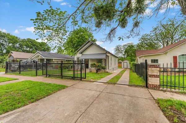 2404 Gould Avenue, Fort Worth, TX 76164