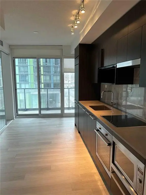 90 Queens Wharf RD #302, Toronto C01, ON M5V 0J4