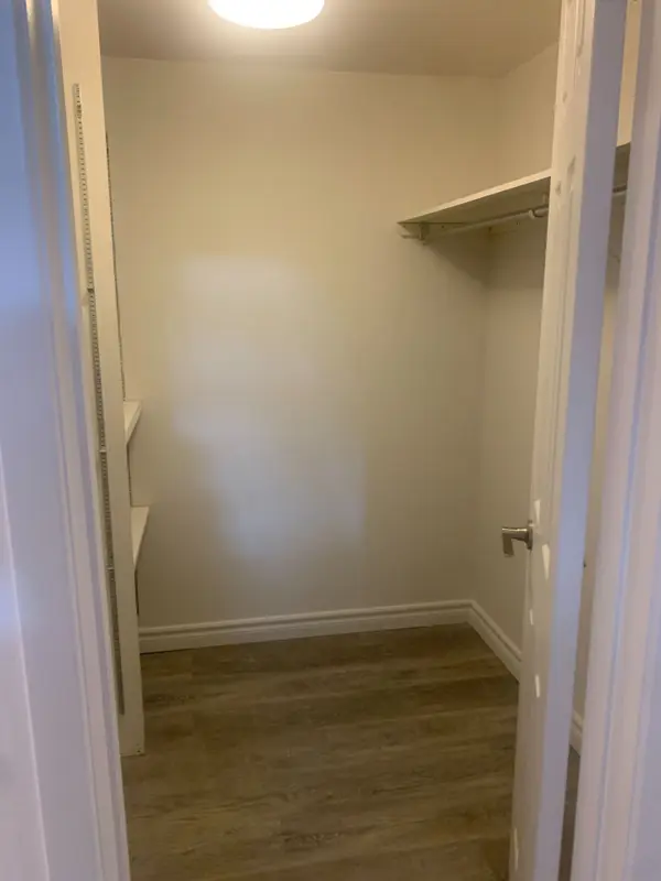 371 Selby CRES #Basement, Newmarket, ON L3Y 6E2