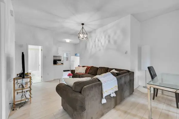 69 Blackburn AVE, Lower Town - Sandy Hill, ON K1N 8A4