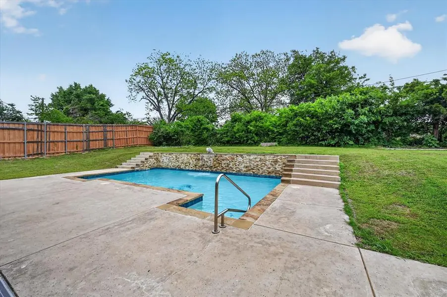 2026 Sheriff Drive, Grand Prairie, TX 75051