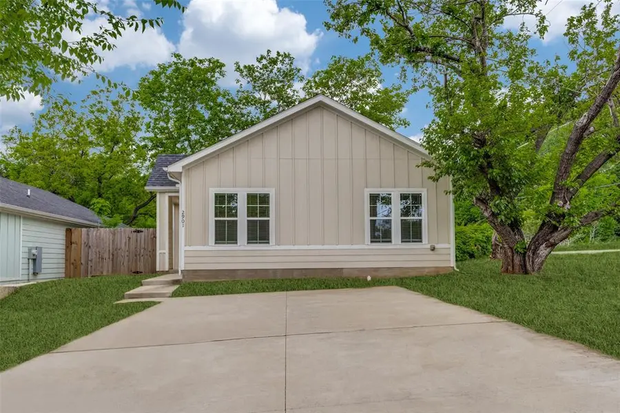 2901 S Scullin Avenue, Denison, TX 75020