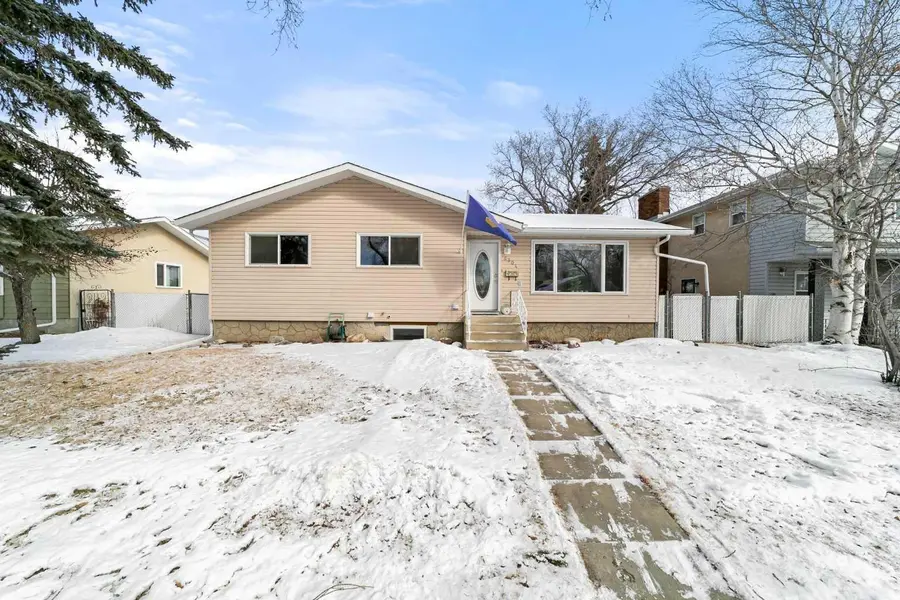 6304 39 AVE, Camrose, AB T4V 2Z4
