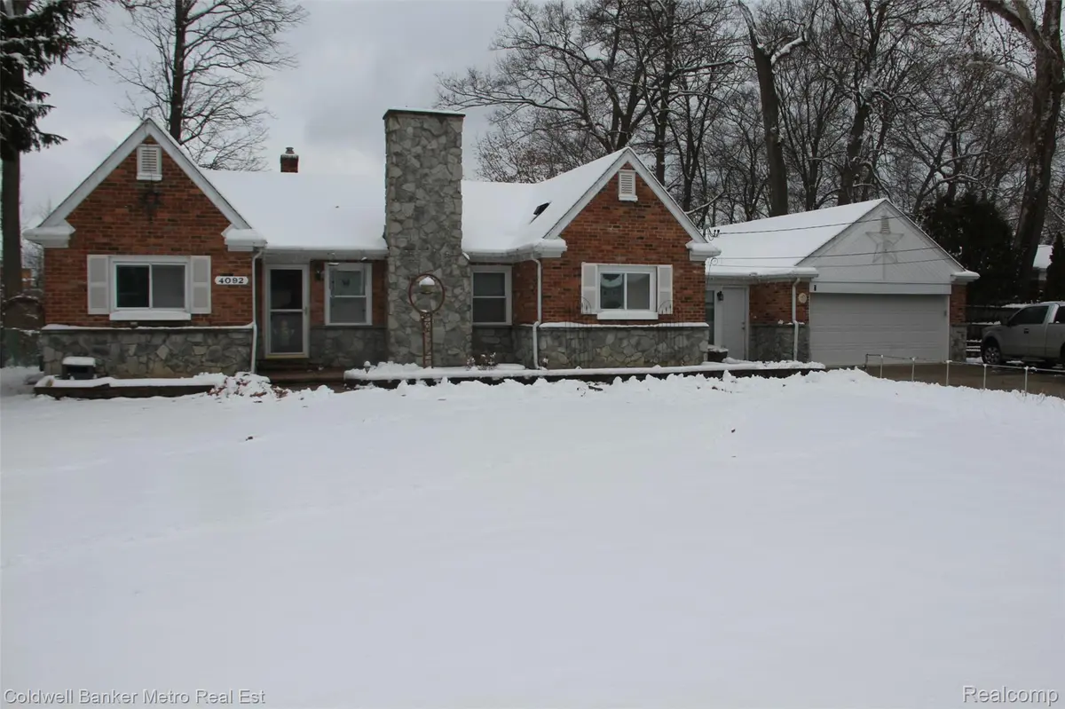 4092 Woodstock RD, Waterford Charter Township, MI 48328