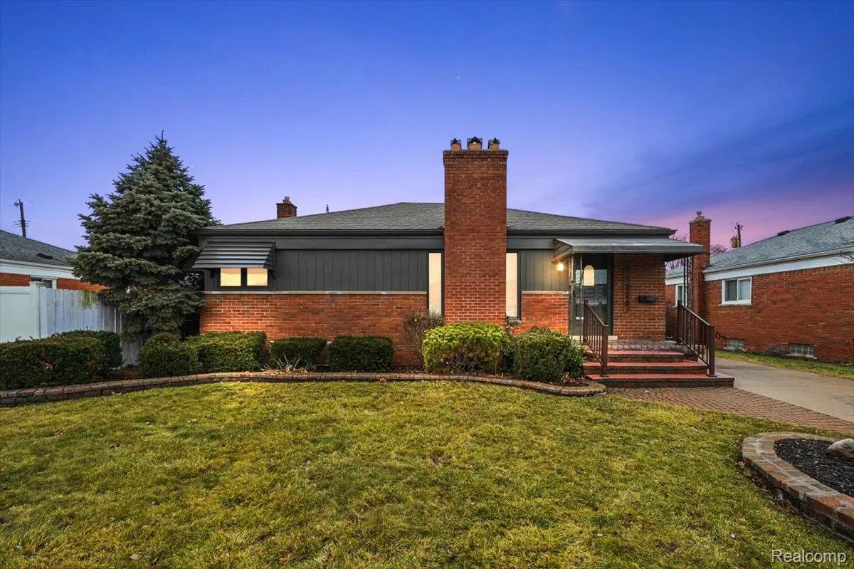 31229 Share ST, St. Clair Shores, MI 48082