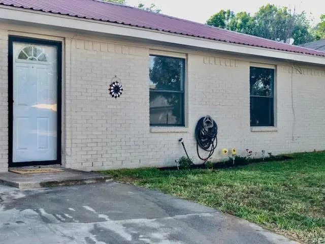 409 N Cedar Street, Springtown, TX 76082