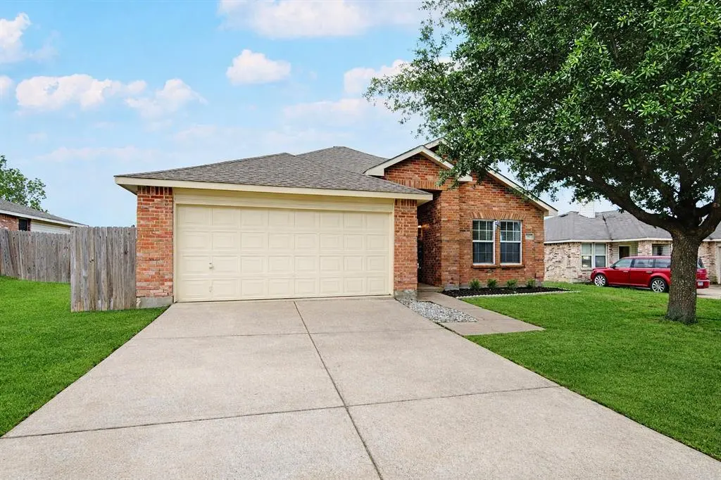 321 Briar Oaks Drive, Royse City, TX 75189