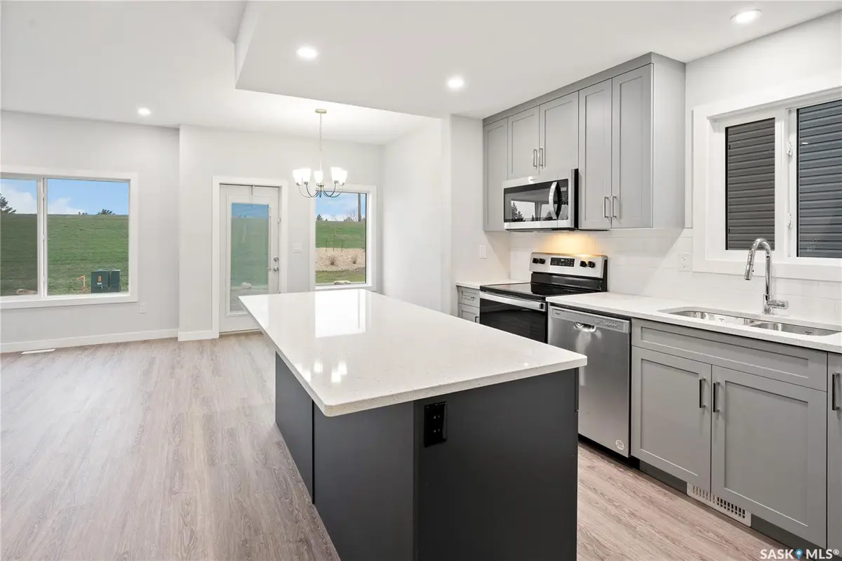 3045 Green Turtle ROAD, Regina, SK S4V 4E5