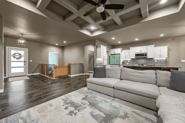 1915 Timber Wolf Dr, North Liberty, IA 52317