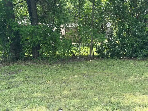 1907 E Overton Road, Dallas, TX 75216