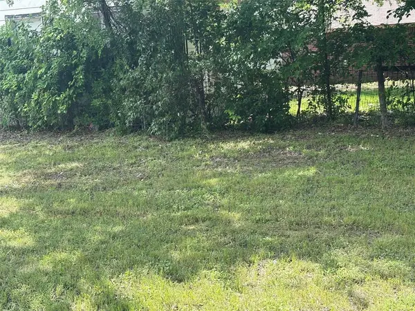 1907 E Overton Road, Dallas, TX 75216