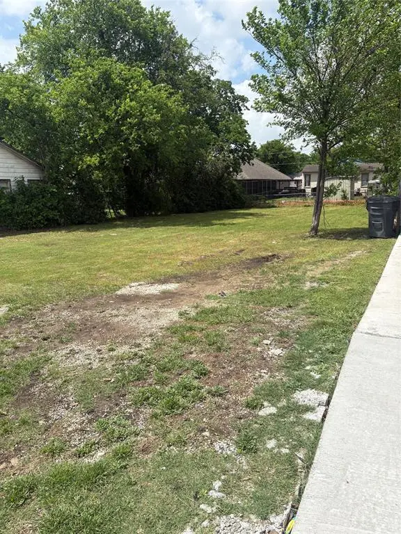 1907 E Overton Road, Dallas, TX 75216