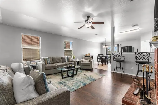 1225 Glencoe Drive, Glenn Heights, TX 75154