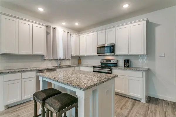 326 Oakbend Drive #16, Lewisville, TX 75067