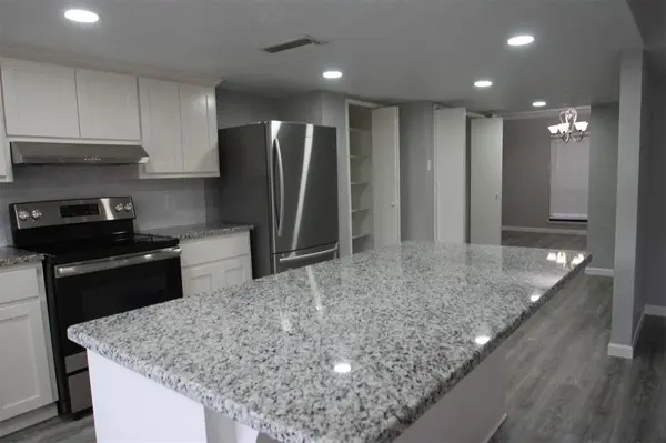 961 Mossvine Drive, Plano, TX 75023