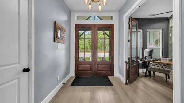 1098 Paradise Parkway, Poolville, TX 76487