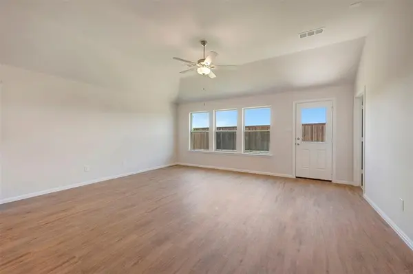 1020 Tarryhill Drive, Crowley, TX 76036