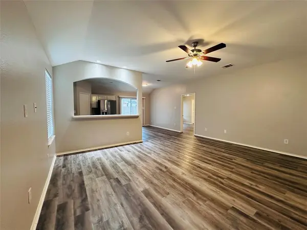 2013 Deniro Drive, Fort Worth, TX 76134