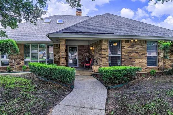 7324 Bramblewood Road, Fort Worth, TX 76133