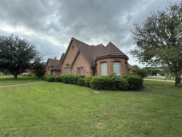 500 Evergreen Drive, Hurst, TX 76054