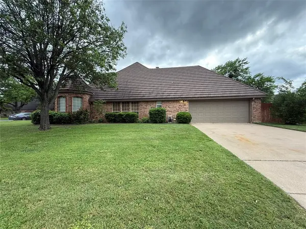 500 Evergreen Drive, Hurst, TX 76054